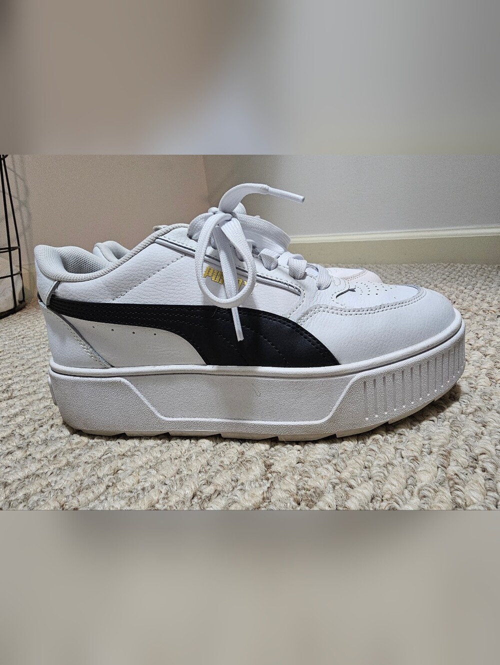 Puma White Sneakers with Black Formstrip